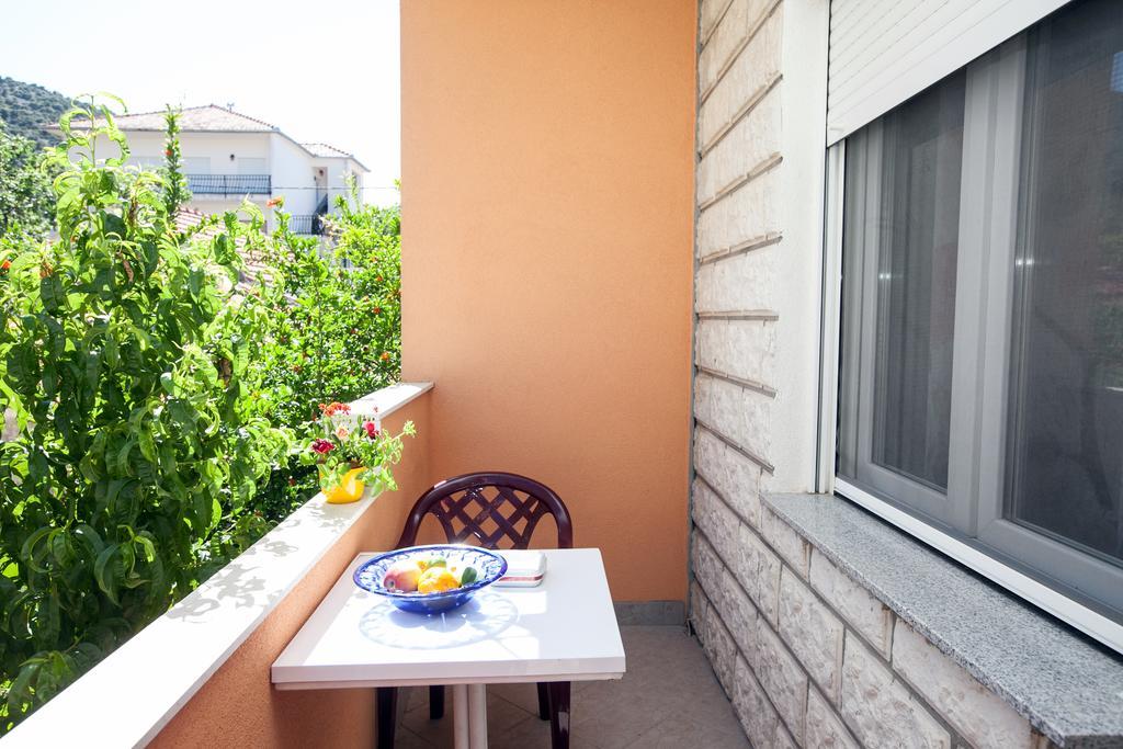 Villa Stana Vinišće Exteriör bild