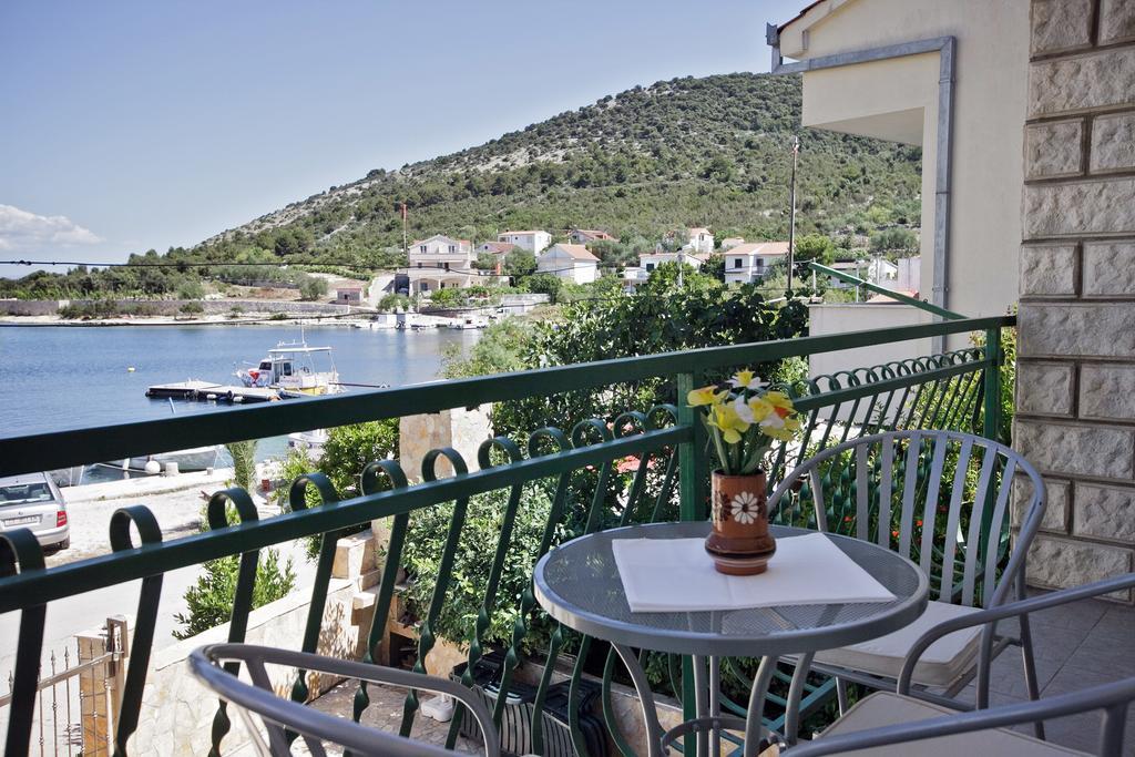 Villa Stana Vinišće Exteriör bild
