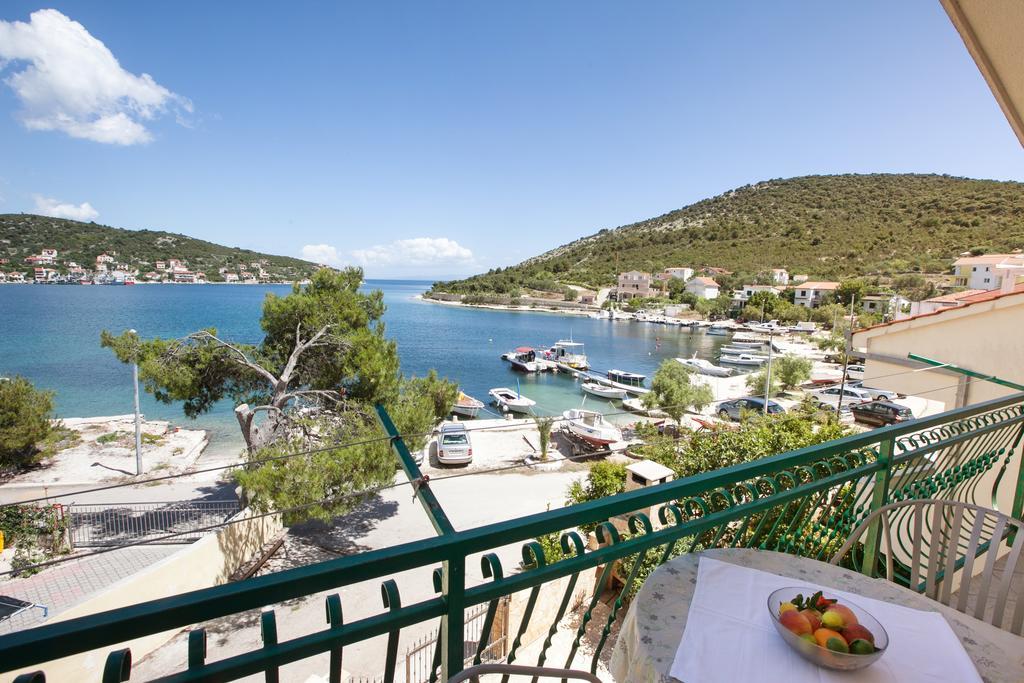 Villa Stana Vinišće Exteriör bild